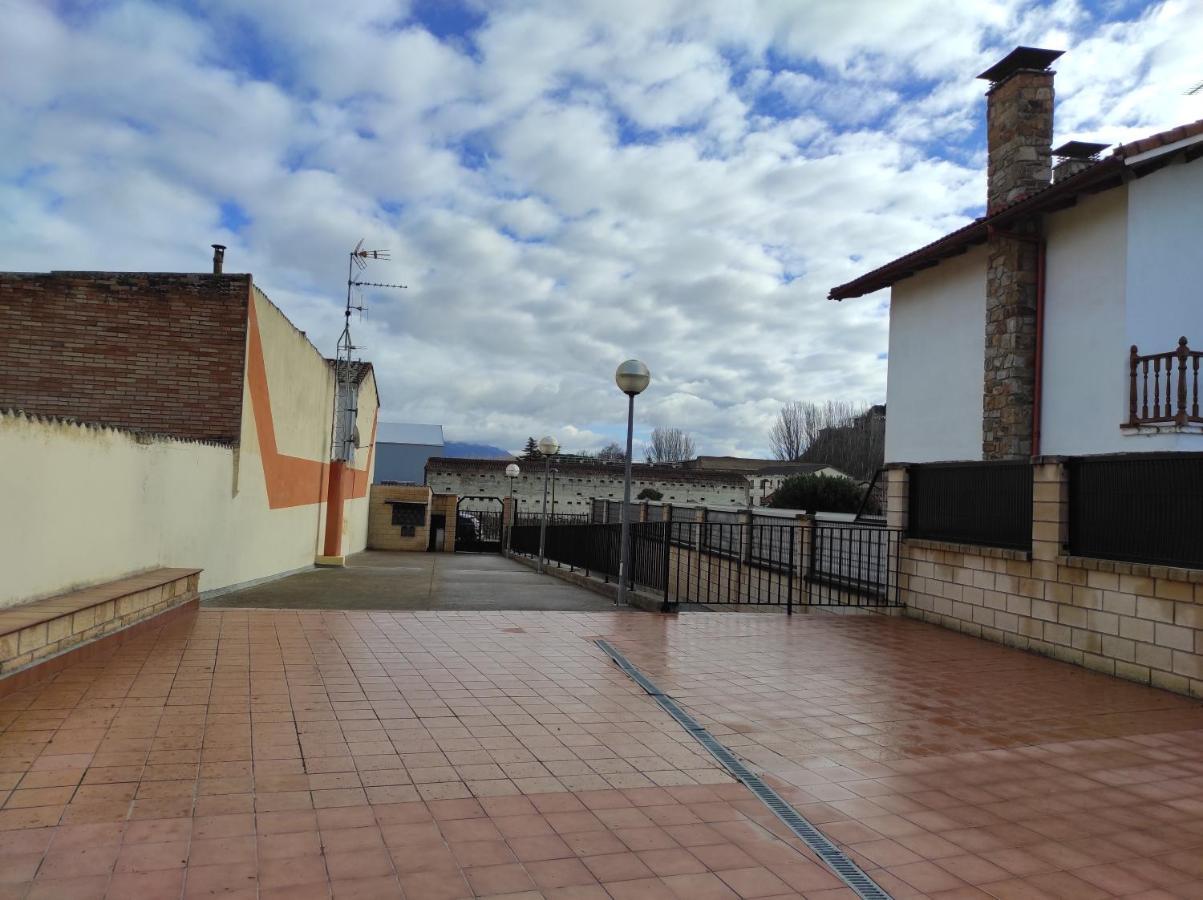 En El Corazon Del Barrio De La Estacion Villa Haro Bagian luar foto